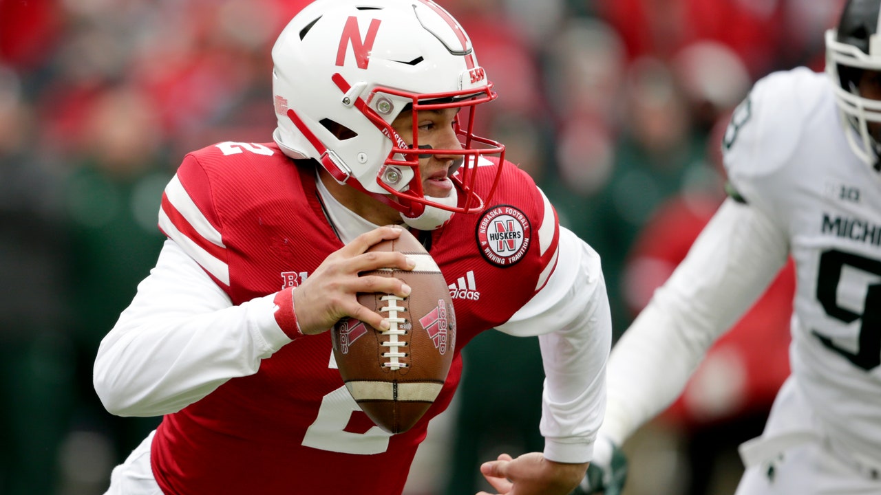 3 FGs in 4th quarter carry Nebraska to 9-6 win over Spartans